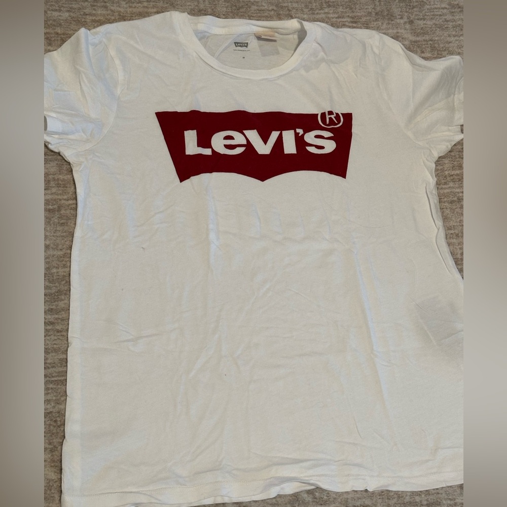 Levi’s T-shirt